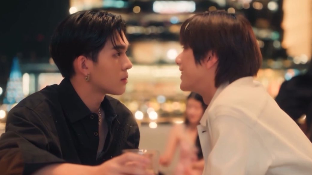 justpunko's tweet photo. อยากเข้าไปฟังเสียงในหัวเรียวมาก ดูมีอะไรในหัวเยอะมากจริงๆ กลัวเฮียทำตัวไม่ถูก กลัวเสียเขาไป คิดมากห่วงความรู้สึกเพื่อนมากจริงๆ ㅜ ㅜ พอแฟลชแบคไปที่การกระทำเล็กๆน้อยๆคือแบบ โห สายตาดูชอบเฮียมาก เรียวเอ้ยย😭🤍🤍

YOUR SKY EPISODE10
♡ #Auautnp #savewrg #auausave 
#YourSkySeriesEP10 https://t.co/Cv1DJZL8At