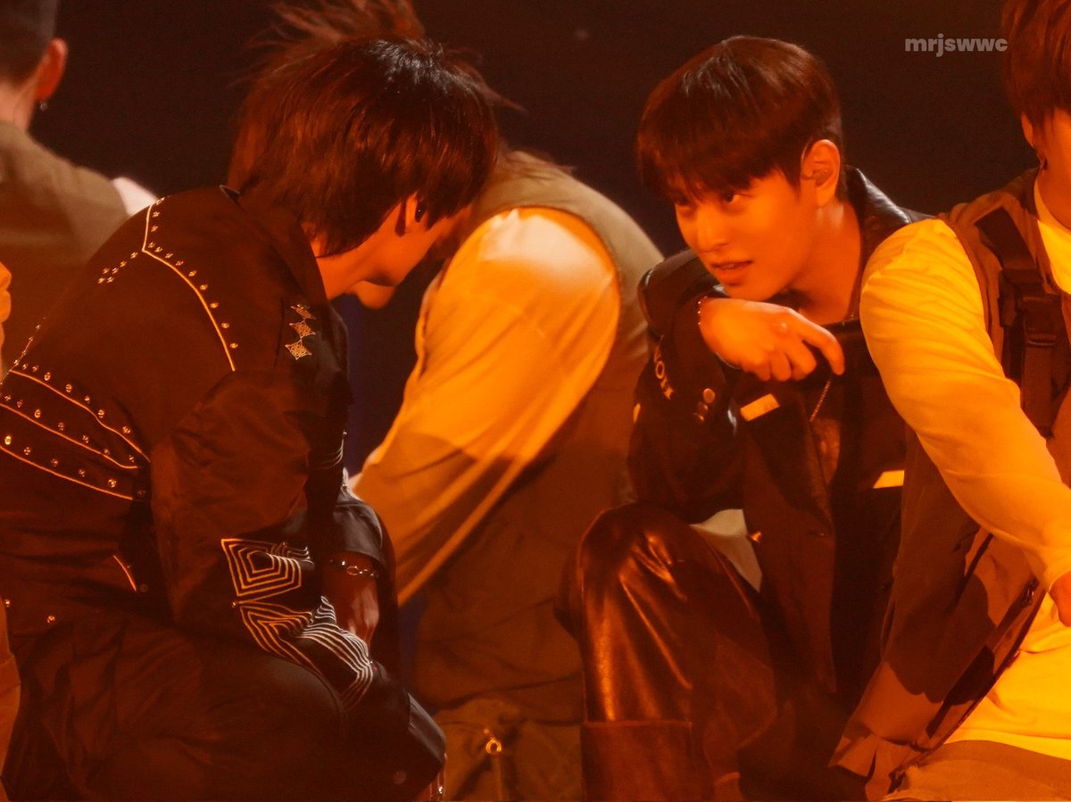 2minfiles's tweet photo. they were meant to be on stage together #승밍 https://t.co/d5d2QmYJaa