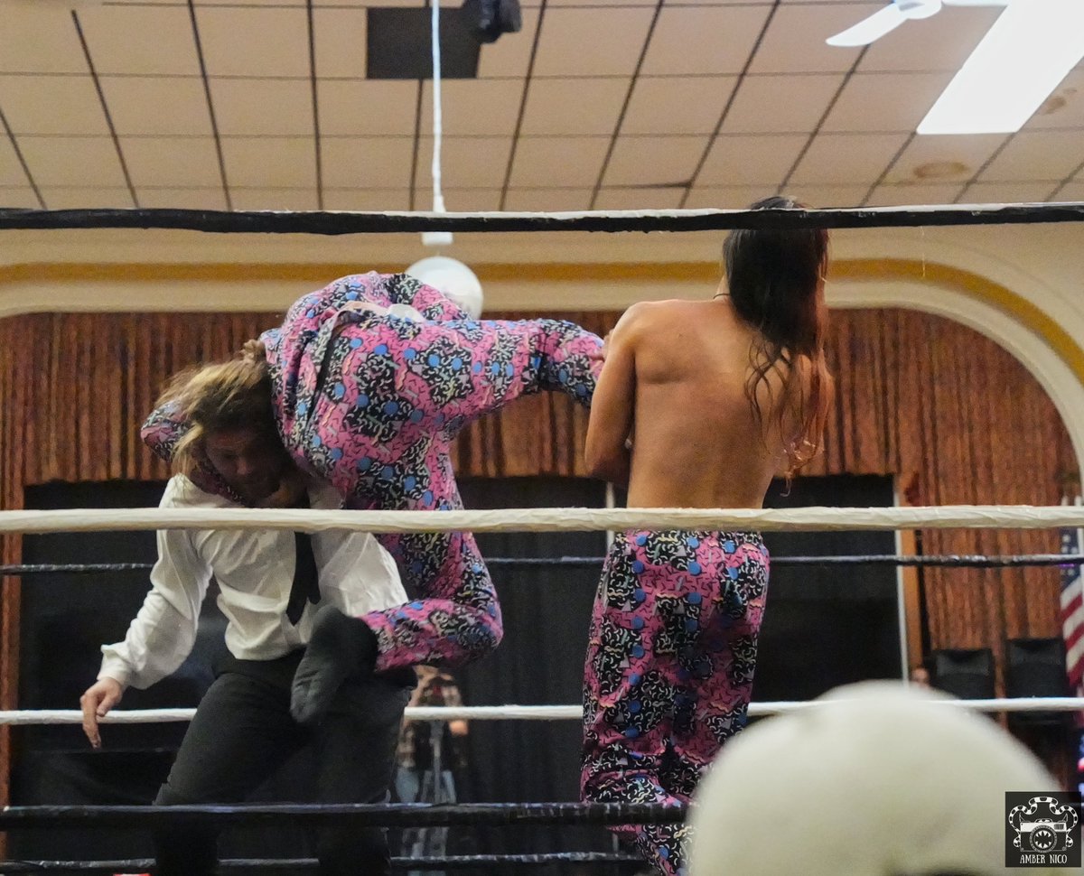 AmberNicoPhoto's tweet photo. Blue Suede vs. Lord Shreddz at Rad Pro Rasslin’ in Worcester, MA #radpro #indiewrestling #wrestling #wrestler #professionalwrestling #digitalphotography #wrestlingfans #wrestlingphotography #wrestlingphotographer #sony #sonya9iii #boston #bodyslamnet #ambernicophoto #aew #wwe #ambernico