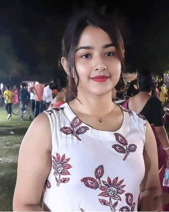 मैने करवट बदल कर भी देखी है,
याद तुम उस तरफ भी आते हो

Good Night डियर X मेट्स ❤️❤️