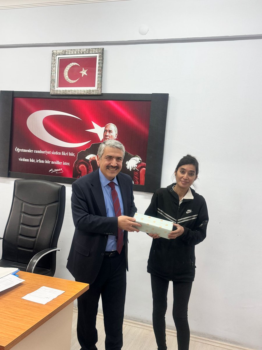 Okulumuzun hergün eğitim ve öğretime hazır hale gelmesi için gayret gösteren yardımcı hizmetli personellerimize öğrencilerimizden sürpriz.
#mebfestival 
<a href="/ErzincanMEM/">Erzincan İl Millî Eğitim Müdürlüğü</a> 
<a href="/erzincan/">Erzincan</a>
<a href="/tcmeb/">Millî Eğitim Bakanlığı</a>