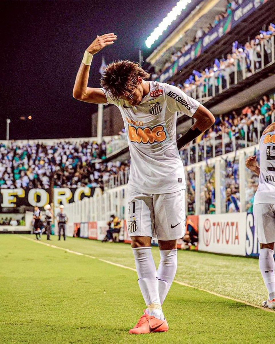 Doideira que independente do time que você torce, todo brasileiro tá feliz com essa volta do Neymar. O clubismo fica até de lado.
