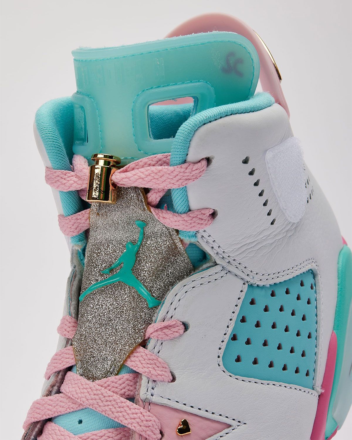 Nike ポップなAir Jordan 6 Retro 'Doernbecher 2025 The Air Jordan 6 'Doernbecher' Comes Packed With Accessories