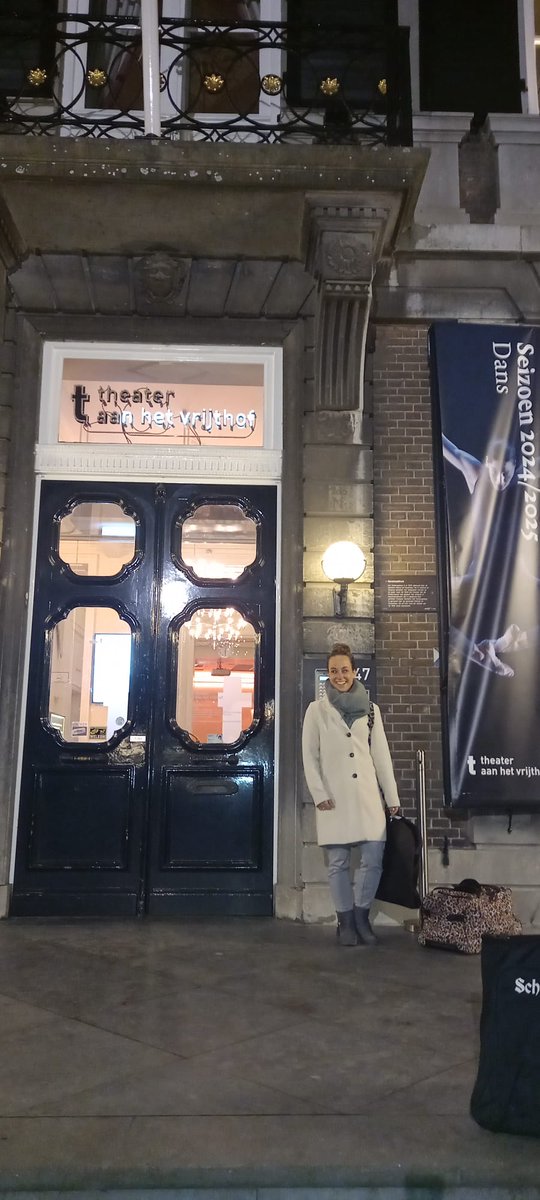 Wendy_vanDooren's tweet photo. Na een geslaagde reeks in Kerkrade staan we vanavond in het prachtige Mestreech! Ik heb er héél veel zin in! 🎶✨️ #medammecourontour #TheateraanhetVrijthof https://t.co/zDD8lLPuKi