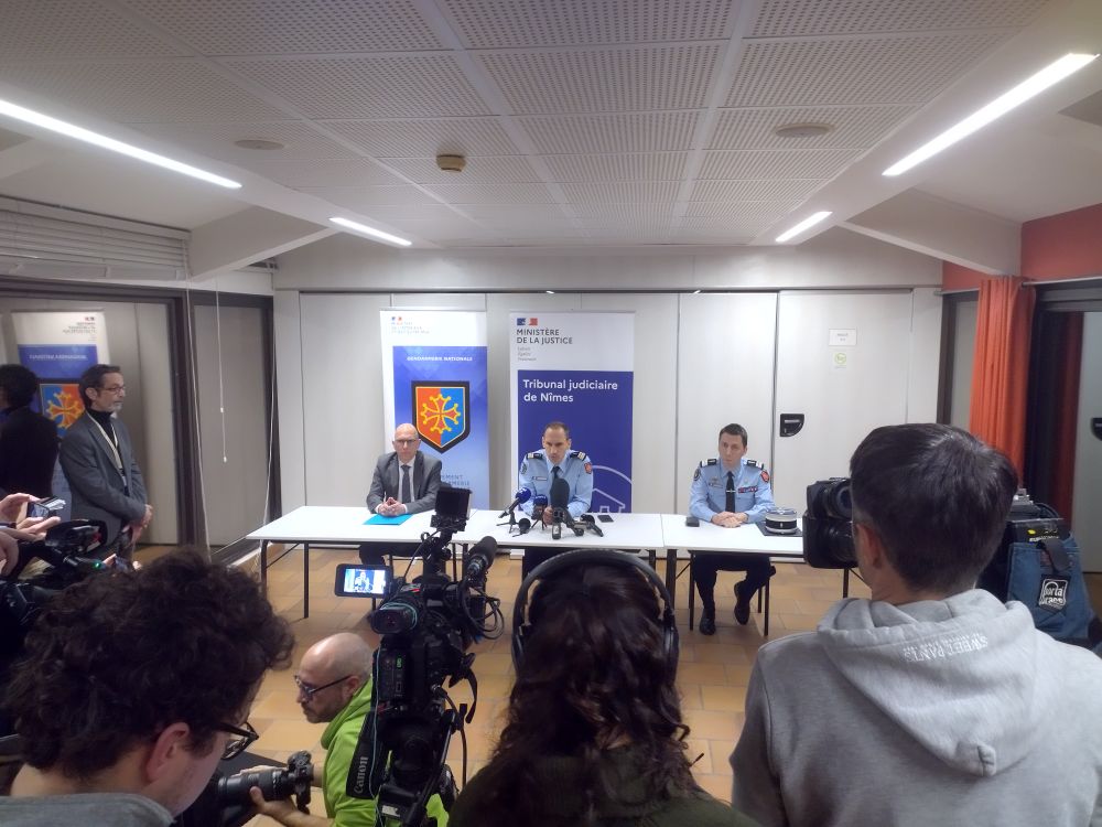 Emmanuel Casso (@emmanuel_cso) on Twitter photo #NotreEngagementVotreSecurite
Fier de l'engagement total de <a href="/gendarmerie030/">Gendarmerie du Gard</a> pour l'interpellation de l'auteur présumé de l'attaque au couteau à Vergeze le 11 janvier dernier !
<a href="/ProcureureNIMES/">Procureure Nîmes</a> <a href="/Gendarmerie/">Gendarmerie nationale</a>
x.com/icigardlozere/…
x.com/Midilibre/stat… #NotreEngagementVotreSecurite
Fier de l'engagement total de <a href="/gendarmerie030/">Gendarmerie du Gard</a> pour l'interpellation de l'auteur présumé de l'attaque au couteau à Vergeze le 11 janvier dernier !
<a href="/ProcureureNIMES/">Procureure Nîmes</a> <a href="/Gendarmerie/">Gendarmerie nationale</a>
x.com/icigardlozere/…
x.com/Midilibre/stat…