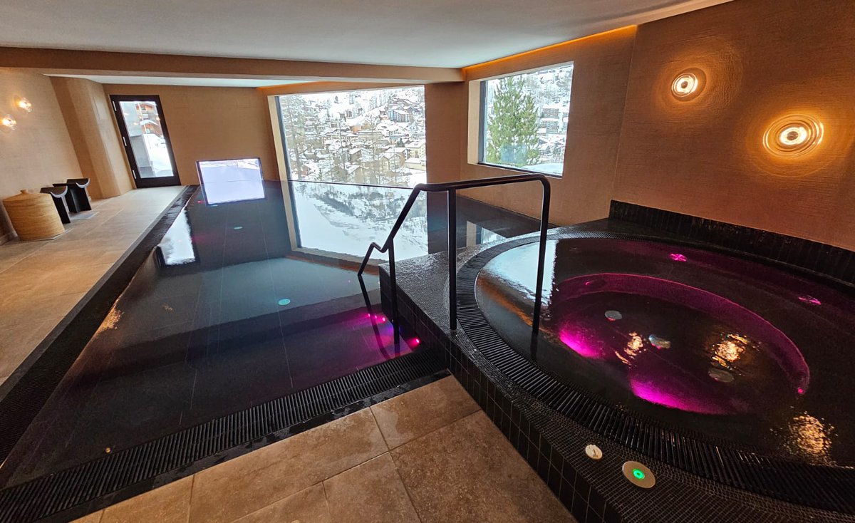 Discover pure bliss at Relais &amp; Chateaux Schönegg: coolbrandz.com/chalet-schoneg…
Their brand-new 400 m² spa, featuring the stunning Infinity Pool with breathtaking views of the Matterhorn.

#HotelChaletSchönegg #InfinityPoolDreams #Zermatt