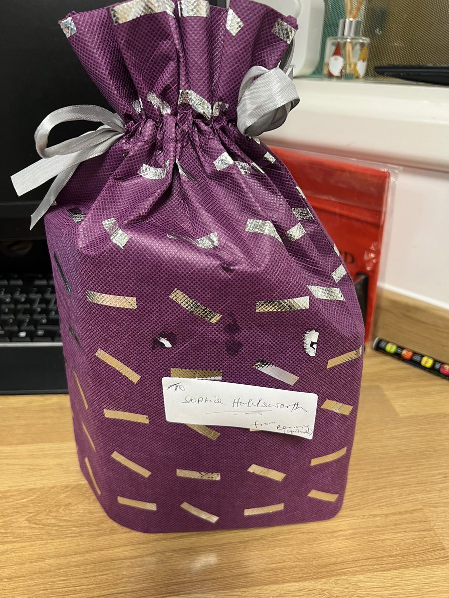 It was lovely to have a visit from a student nurse today who spent a few days with us on <a href="/SkylarkLSCFT/">Skylark</a> as part of a spoke placement 🌟Working with student nurses is one of the best parts of the job 🤩
