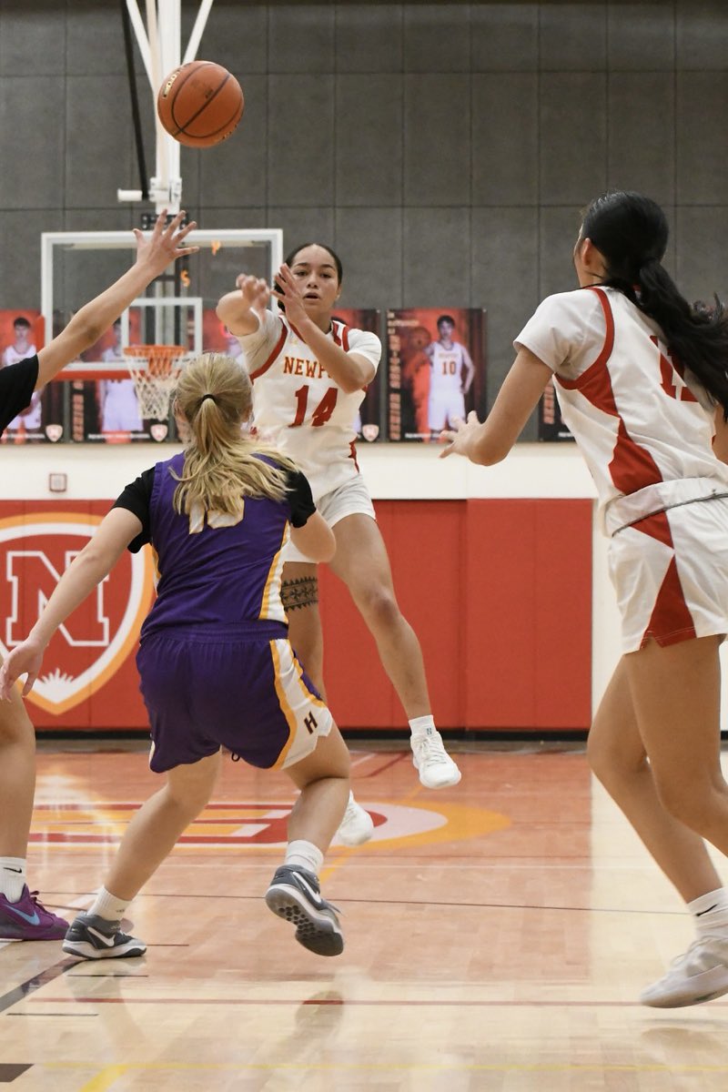 Knights 52-29 Highline. Knights pick pocketed w 25 team stls. Veetutu was an impact player w 8assts 5stls &amp; good back court duo w/ Polo (19-4-1-8). Payton’s logo buzzer energized 12-3-0-5. Deleon &amp; Diaw tough on boards, Ketchum’s assists &amp; 2nd team’s steadiness helped w the W.