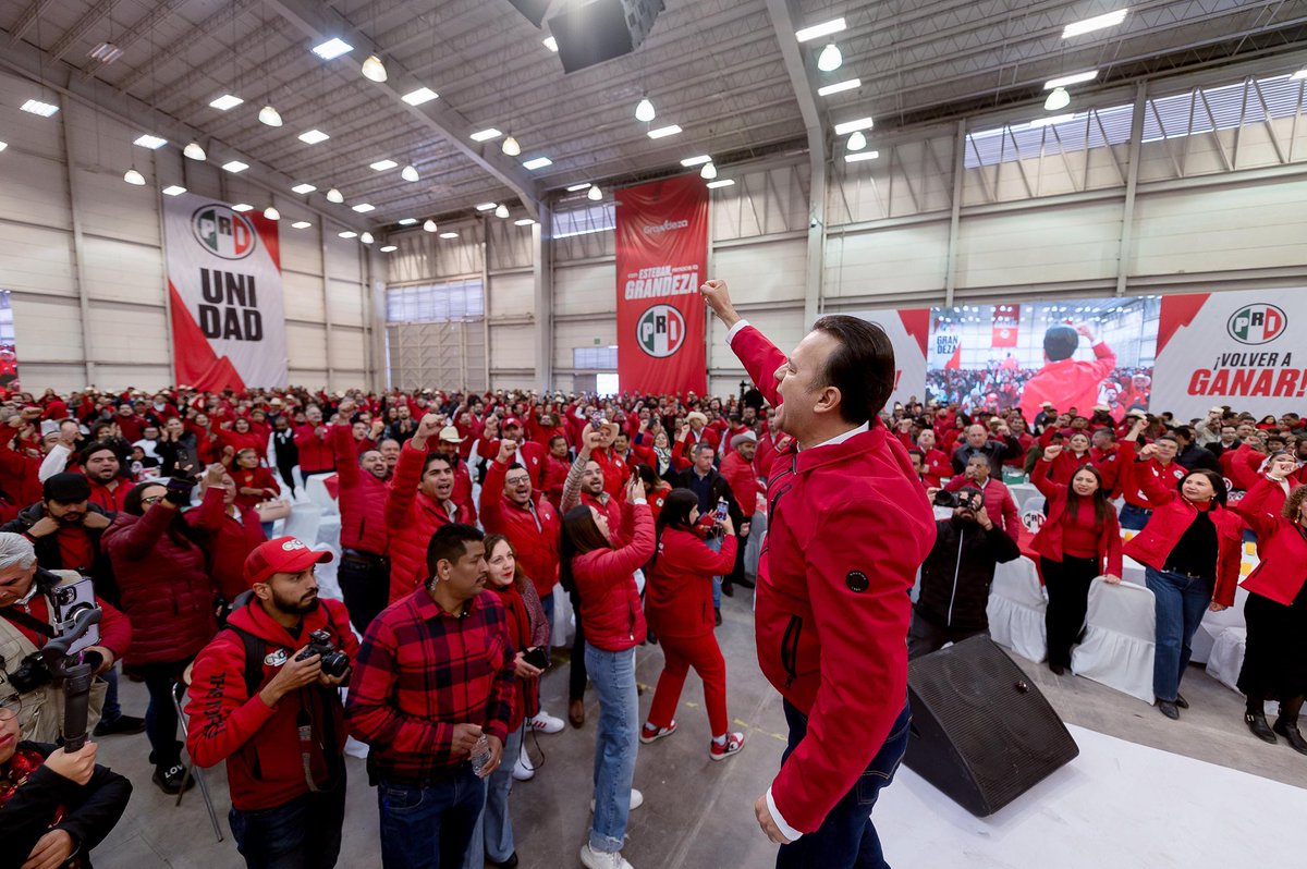 EVillegasV's tweet photo. Esto es el PRI en Durango: familia, corazón y las ganas de #VolverAGanar. ❤️💪

En el Encuentro Priista nos recordamos lo que nos une y renovamos el compromiso de trabajar por nuestra gente. Aquí hay unidad, orgullo y mucha fuerza para sacar a Durango adelante.

Con la presidenta del PRI estatal, @danisotto, seguiremos trabajando juntos para que Durango renazca con más fuerza cada día.