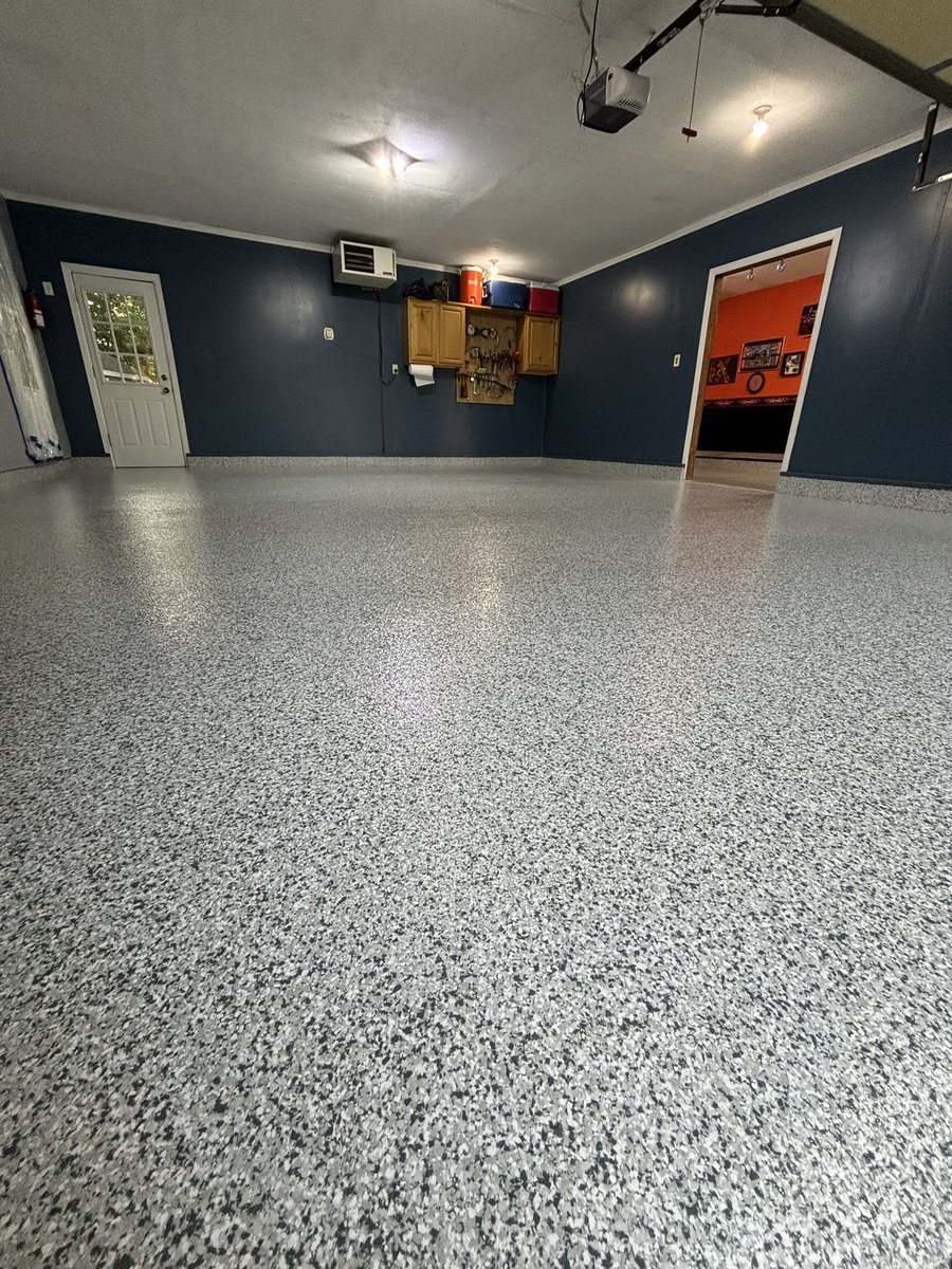epoxycosd's tweet photo. Happy 2025 ‼️

Best wishes for the upcoming year!

Contact us to transform your basement and/or garage floor in 2025 📲😎🔥 https://t.co/TTMPPlIAou