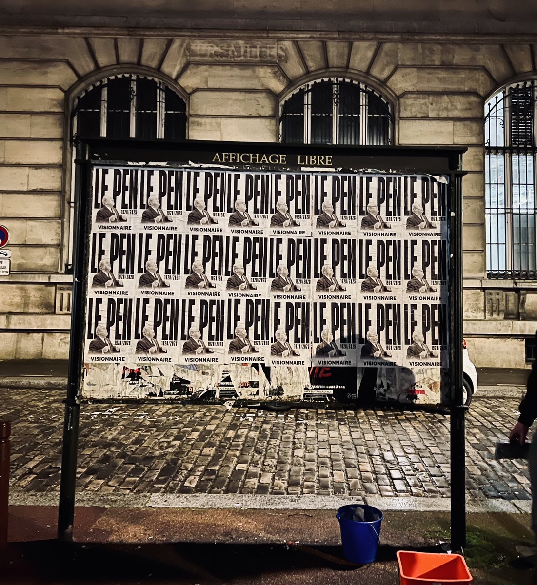 Auctorum1's tweet photo. Nos militants se sont mobilisés durant la semaine pour un collage en hommage au Menhir. 

Bon vent Monsieur le Président. 🕊️ https://t.co/Bt7aJOQuHf