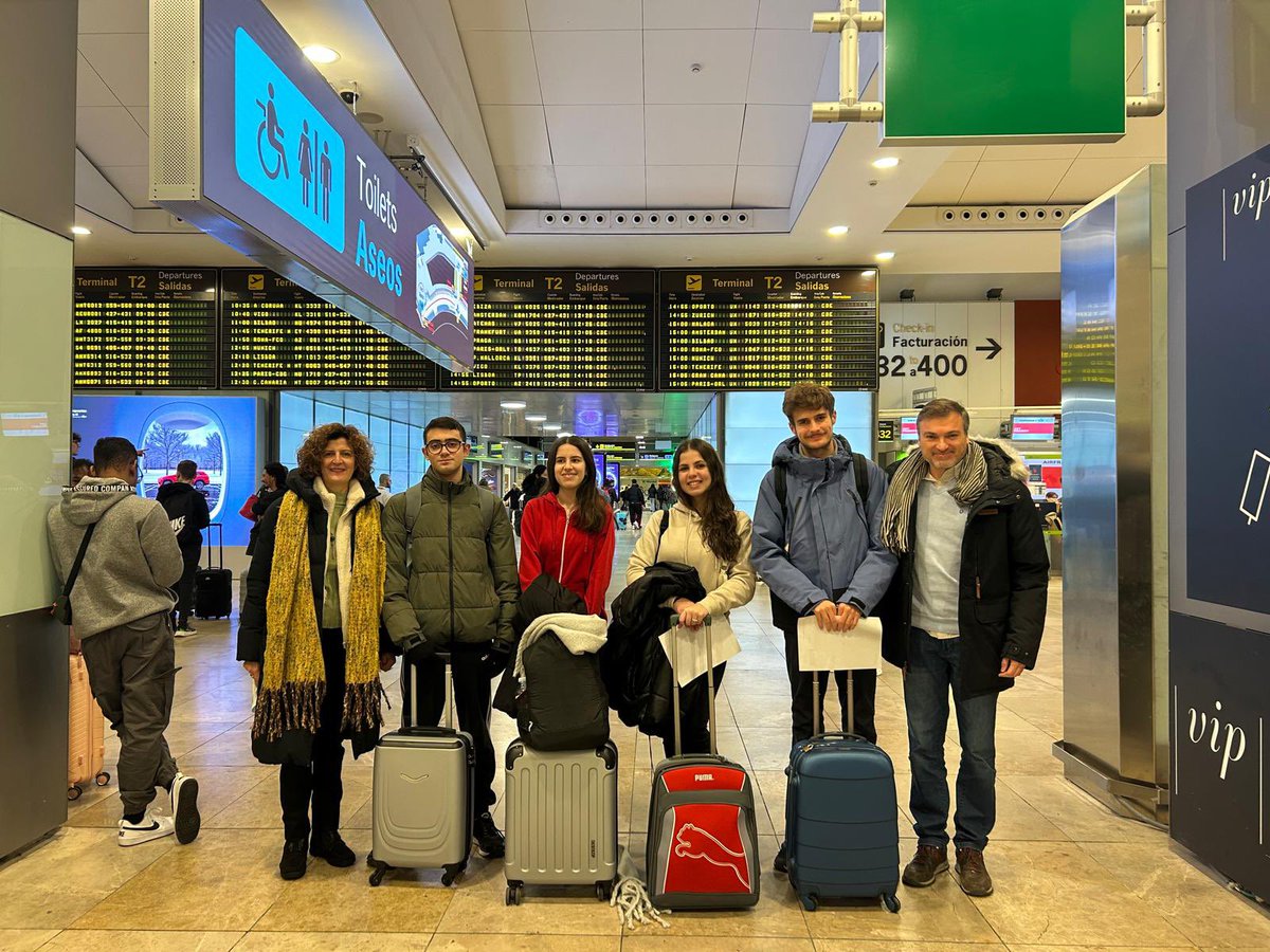 iescalderon's tweet photo. Comenzamos la aventura de nuestro proyecto Erasmus+ KA210 centrado en el emprendimiento social. Hoy 19 de enero salimos de Madrid con primera parada en Zúrich. Tras la escala, continuaremos hasta nuestro destino: Macedonia del Norte. https://t.co/ijHPCW2P4f