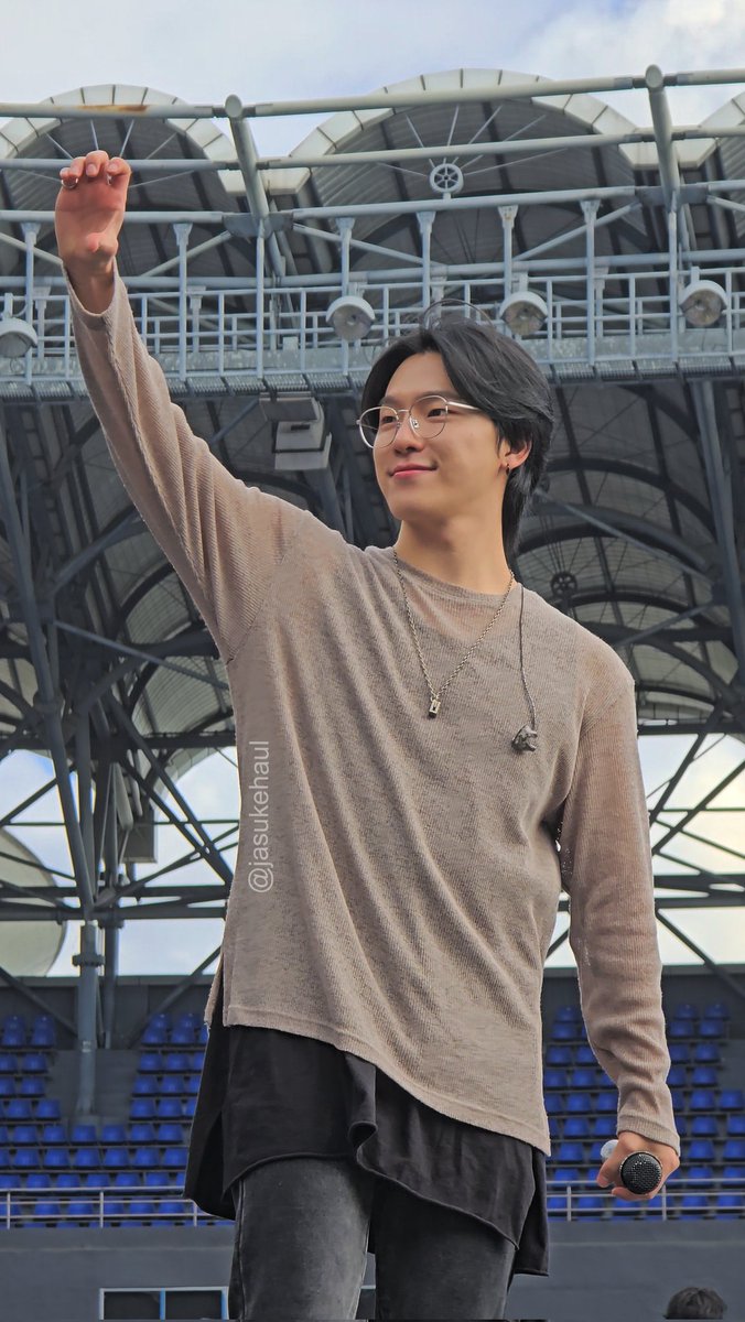 jasukehaul's tweet photo. 17RH Soundcheck Dino serving face card https://t.co/NM2rkpXFCF