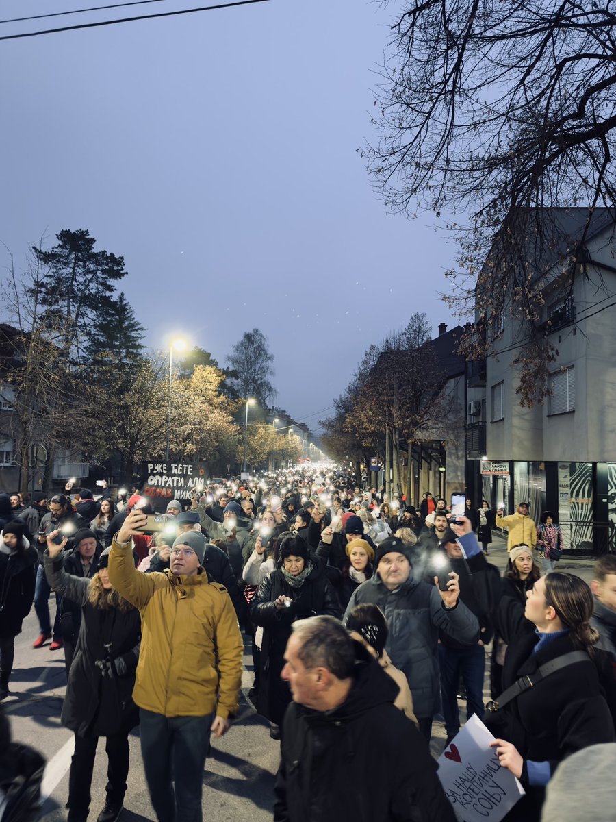 Nikad više ljudi na Valjevskim ulicama!!!

BRAVO VALJEVO!!!!