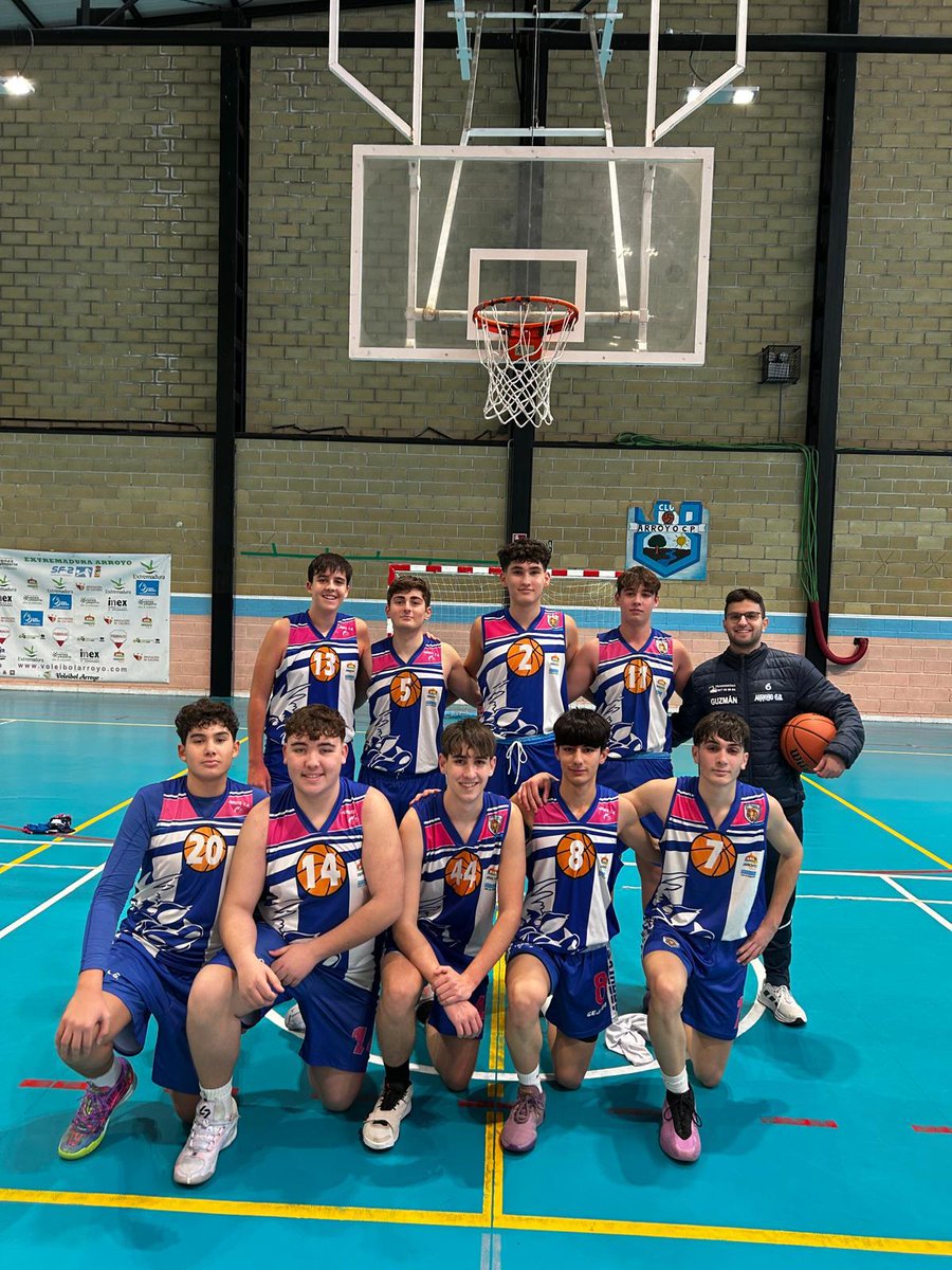 felipecantao's tweet photo. Muy buen fin de semana para nuestra escuela. Ganaron Júnior,  infantil masculino y nuestro Diputación. Perdimos dos partidos más pero todos lucharon, grandes nuestros chicos. Grande J. Salcedo grax por las fotazas y grande la afición!!!!! https://t.co/qHMEZdwIw2