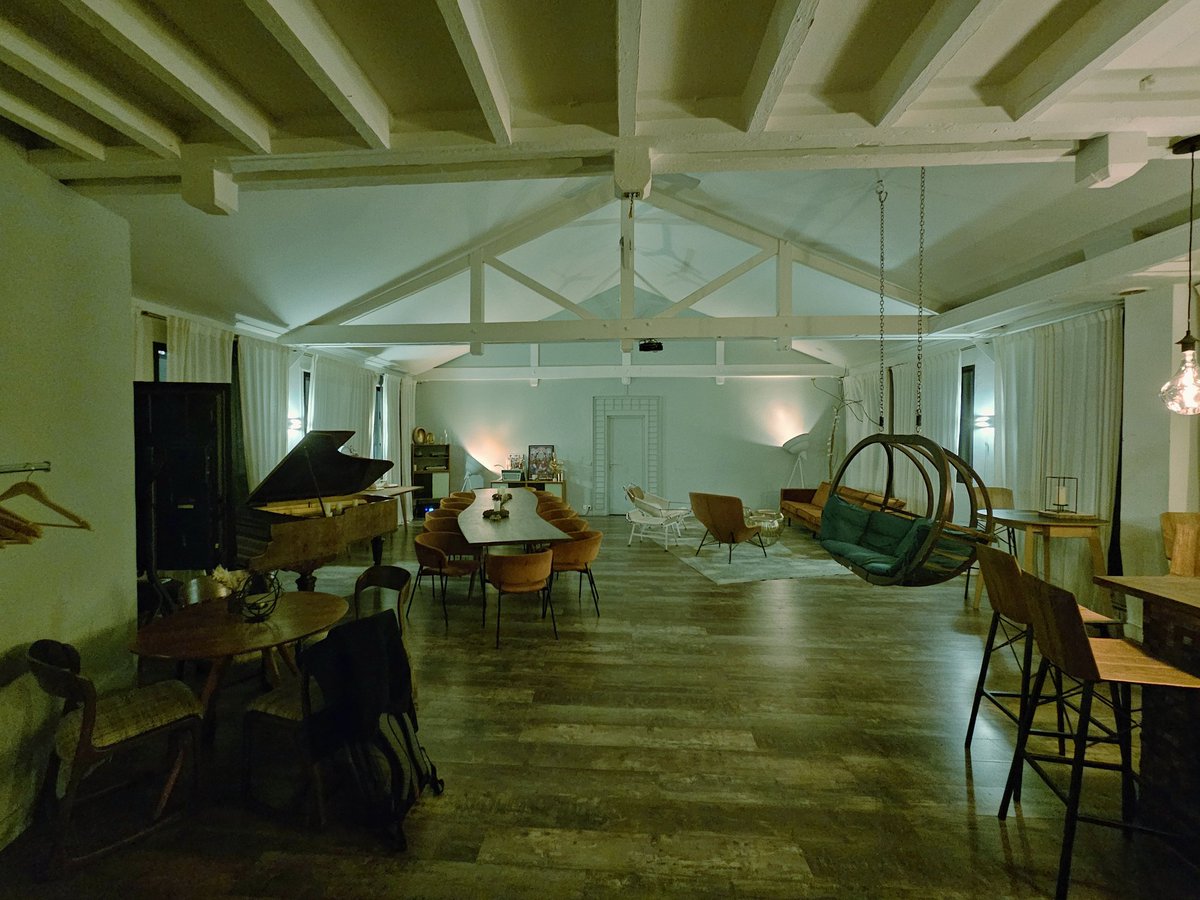 Looking for a place for a special gig and party event later this year. Going to tell you more about this in the coming weeks. What do you think of this loft? 🤗

#gig #event #party #piano #celebrate #celebration #musicpreneur #indie #indieartist #indieentrepreneur #loft