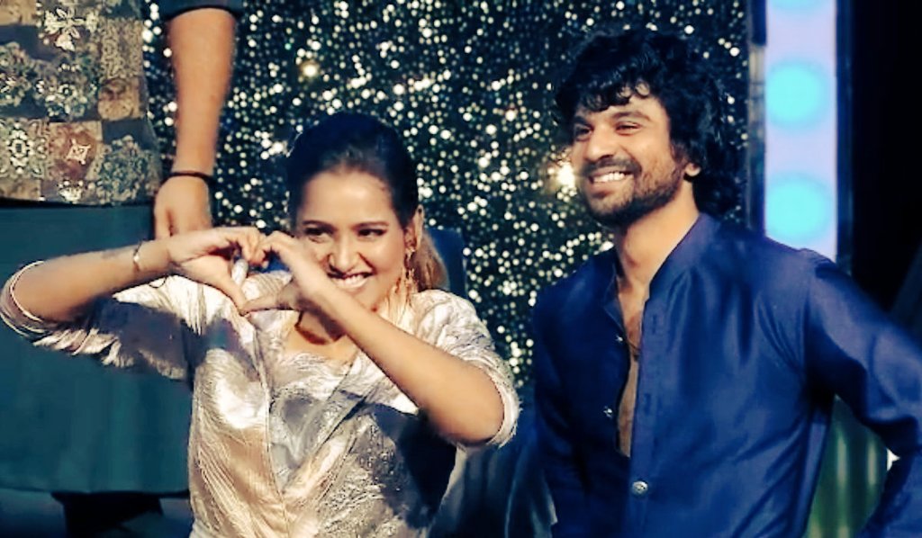 A_Brokenn_Soul's tweet photo. We love you Jack 🫶🏼🩷

#Jacqulinelydia𓃵
#ResilientQueenJacquline 
#PaathukalamJack
#BiggBossTamil8 https://t.co/tWy01qRNvk