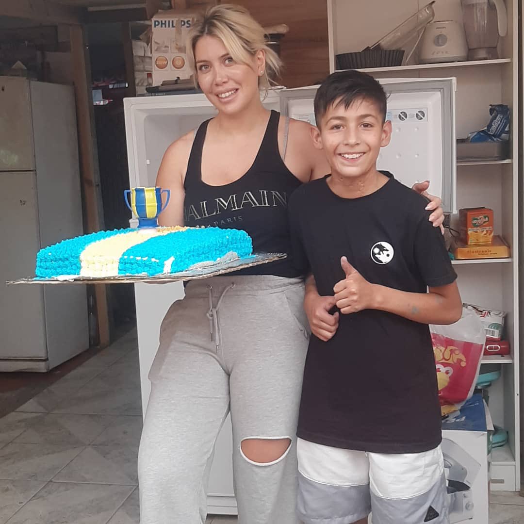 la manera en que la china suarez ni en pedo ayuda a un nene así
wanda nara jamás me harán odiarte