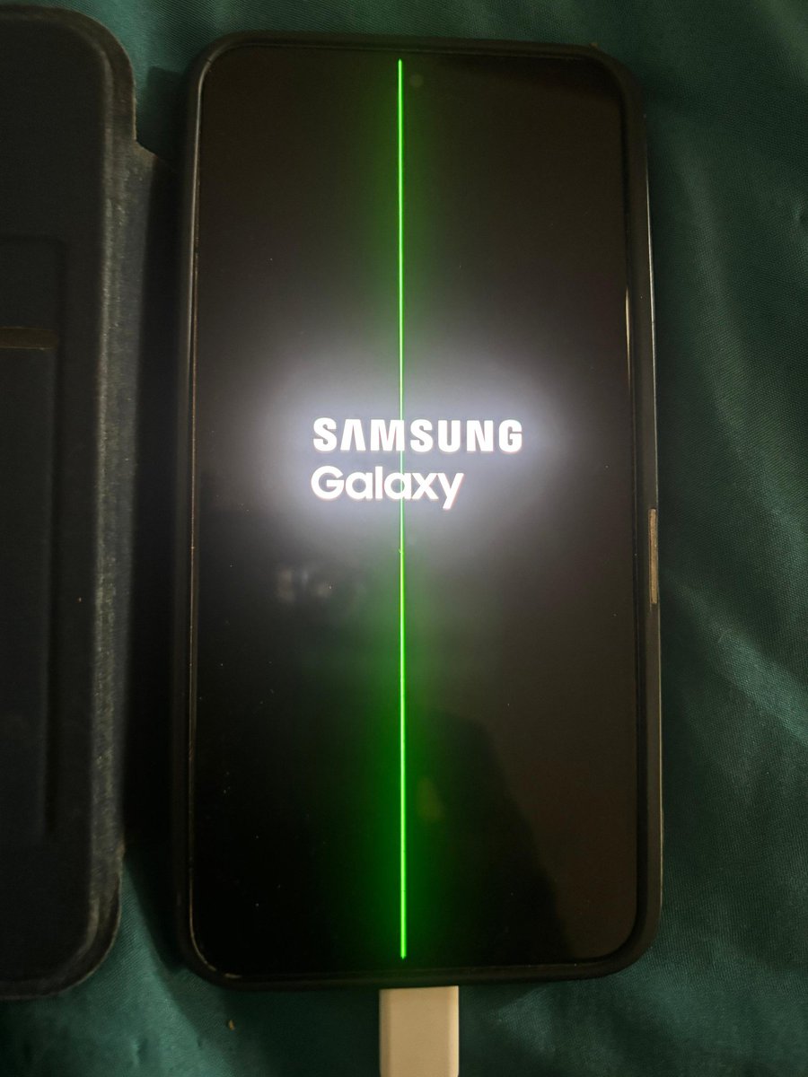 crajukrishna's tweet photo. @SamsungIndia @Samsung Dear Samsung,I trusted your brand after a great experience with the A70 I bought in 2019. However, mS22 from 2022 has been disappointing. Agreen line appeared,and now the display is dead. Repair costs ₹10k leaving me frustrated andshattered.#SamsungS22 https://t.co/5XhaP7vaWb
