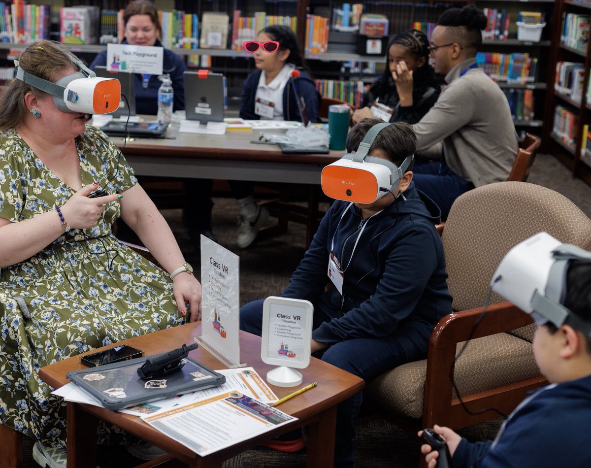 Welcome to Starbooks: Teacher Book Tasting and Tech Playground led by students promoting literacy materials and technology gems for staff to use in their classrooms. 🌟☕️📚👩🏻‍💻 Learn more at this year’s IDEAcon Conference! <a href="/ideaillinois/">IDEA</a>