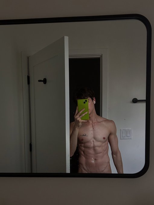 2 pic. Got a load fucked out of me this morning. https://t.co/eTWMBskrRN