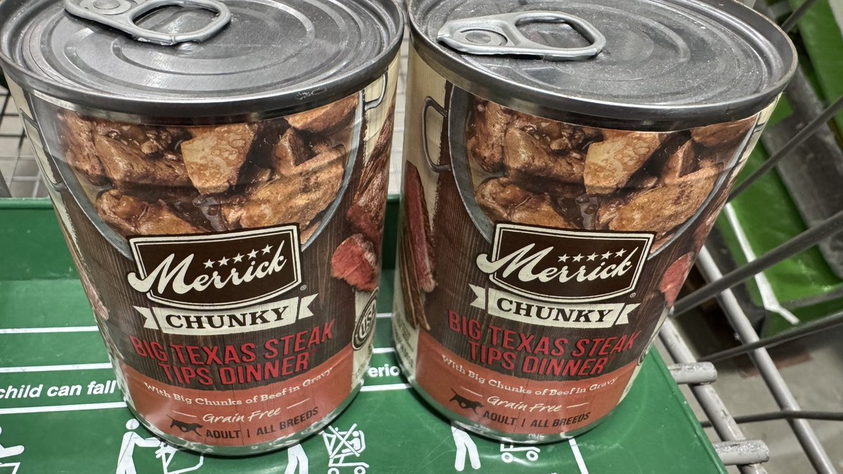 BoilerPaulie's tweet photo. We found some bougie dog food at @Menards — the kind you only spring for on your dog’s birthday or something. 

So I guess it’s a good thing Leia turned 8 today. 

HAPPY BIRTHDAY, LEIA 🥳🥳🥳🐾💛 https://t.co/K2bcMtSC3Q