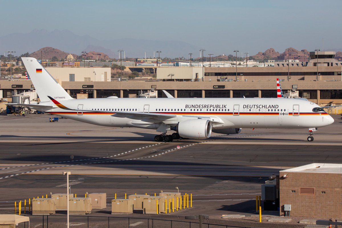 CDMedia15's tweet photo. German Air Force Airbus A350 landing at @PHXSkyHarbor last month. #phxaz #kphx #aircraftphotography #germanairforce https://t.co/rzhj38T8A7