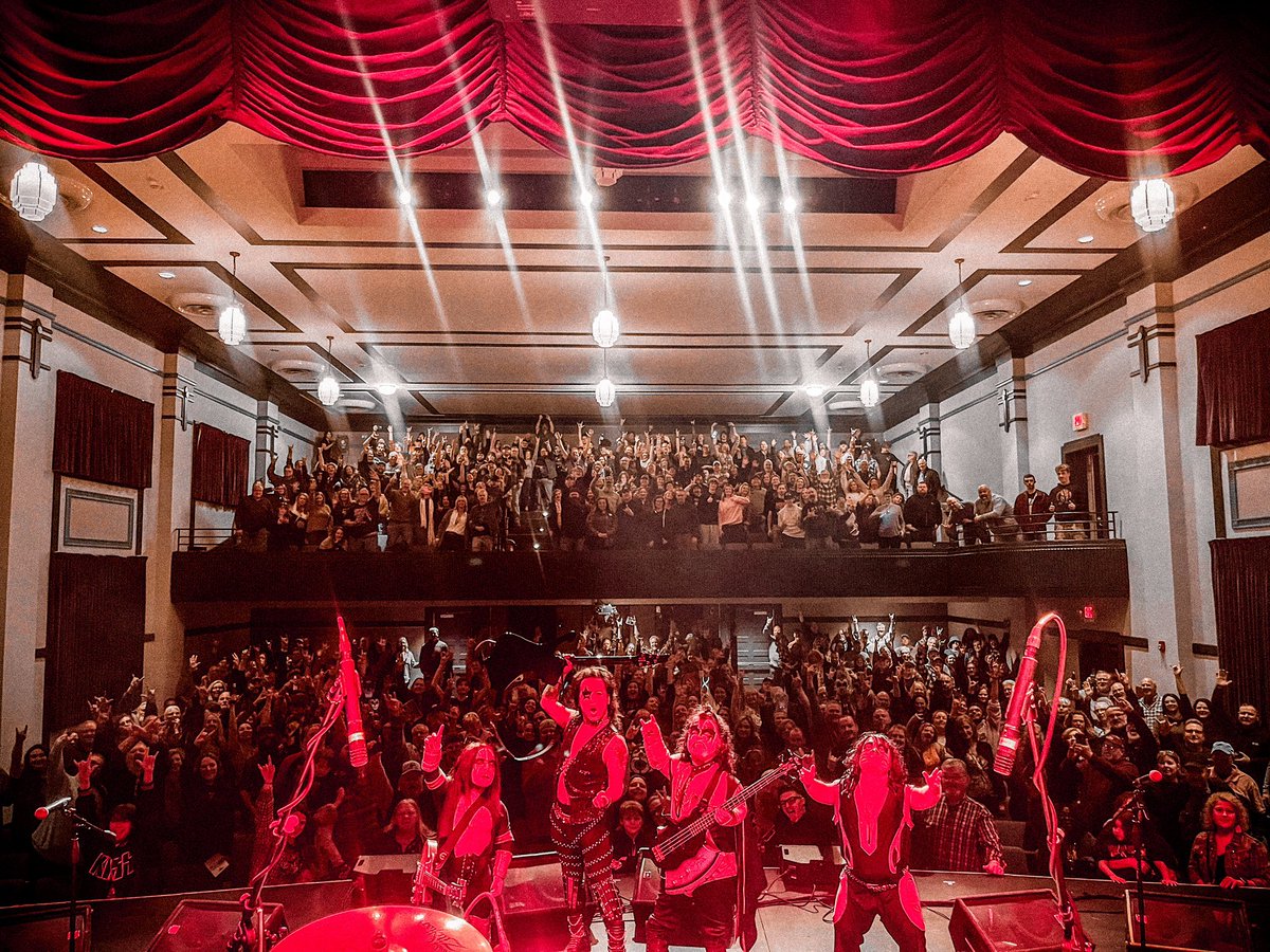 NEWTON NC ❌ SOLD OUT 🎸 @ncauditorium 

#minikiss #kiss #kisstory #kissband #kissarmy #kisstribute #kissmusic #livemusic