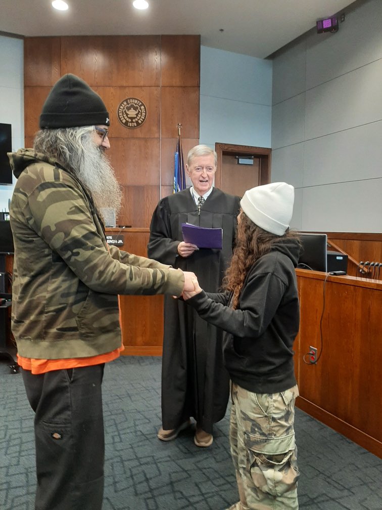 ╚ȺƝǤɆŁ ɹǝpuıqʞ๏ØɃ 💩 tweet media