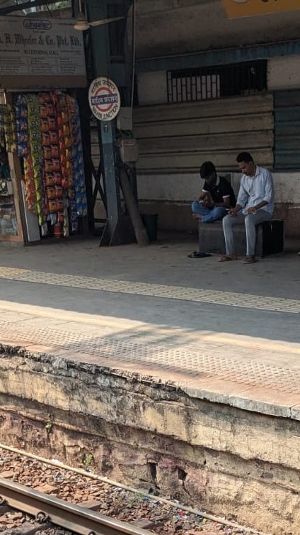 amit3d's tweet image. Casual state around Mumbai stations-
1. A dog in middle of ticket booking lane
2. Dangerous board right near staircase - Bandra
3. Damaged platform edge. Risky those who are de-boarding- Mahim
4. Poor Roads outside Prabhadevi station which lead to global financial centers