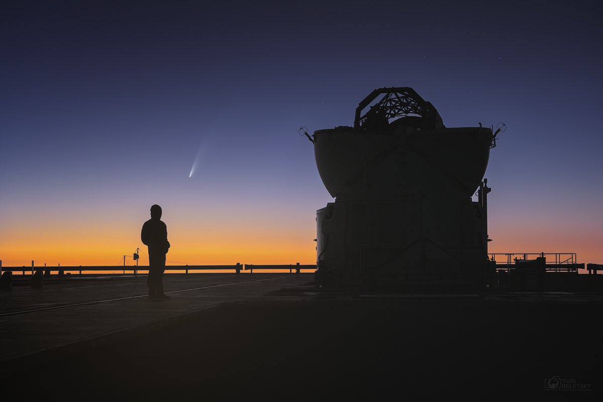 Comet C/2024 G3 (ATLAS) ☄️ This image is very close to how you visually see the scene. Taken on January 18 at ESO Paranal observatory in Chile. 

 #comet #c2024g3  #atlas #paranal #eso #chile #twilight #astronomy