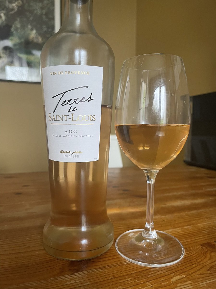 joukesp's tweet photo. #NoCookingSunday #SundayLunch #2ndServing #FishLasagne #Salmon #Leeks
Dreary, grey, cold. -1°C. Boring weather!
Doesn’t happen too often on Sunday but warmed up another delicious serving of my fish lasagne and paired it w rosé. Smart move!
Did I mention we had #Aperotime before? https://t.co/nCoHbSoa4r