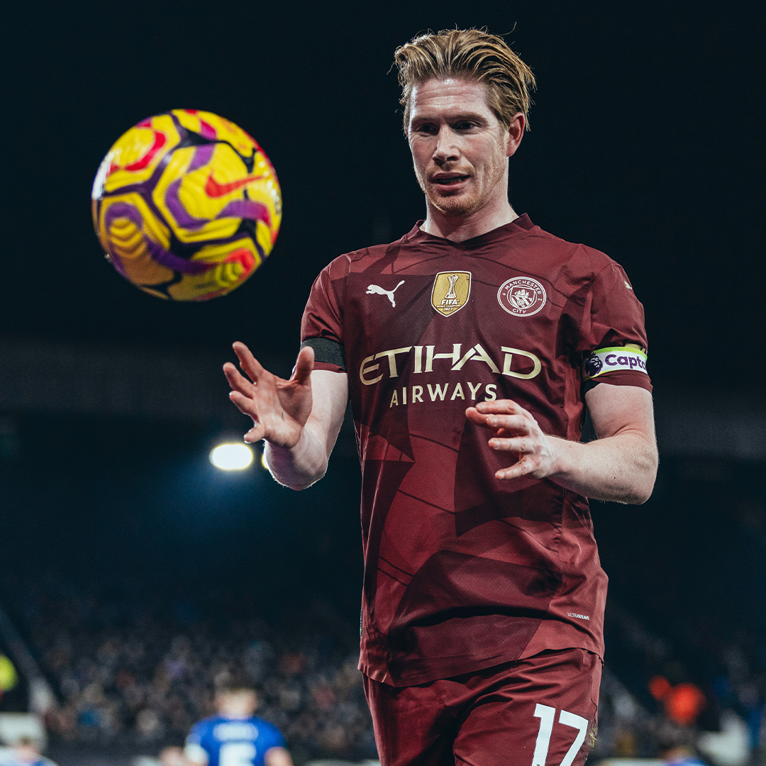 ManCity's tweet photo. The assist 👑 https://t.co/D1XEUhHFbP