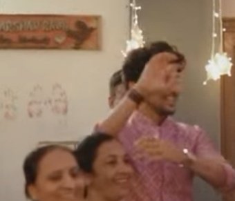 Omg those hands prints on wall 🥹🤌🏻