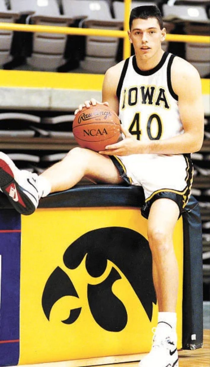 Benjaminandera's tweet image. 1/19/93
#CMS40
#Forever40
⚫💛🏀