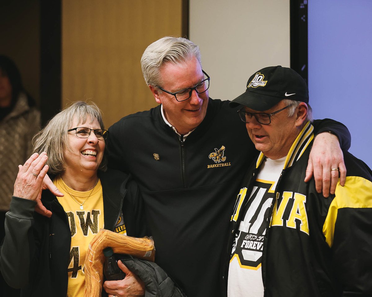 Benjaminandera's tweet image. 1/19/93
#CMS40
#Forever40
⚫💛🏀