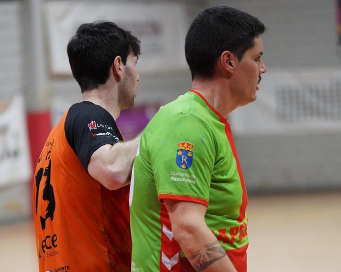 CB_ChapelaWeb's tweet photo. Encontro complicado o que tiñan os sénior masculinos ante o Poio. Derrota ante un equipo feito pra loitar polo ascenso a Nacional, pero no que se deu a cara ata o final (22-30). Seguimos na loita equipo!!! 
#imoschapela #vermelloeverde #sonolasetta https://t.co/lq5lDkFqBV