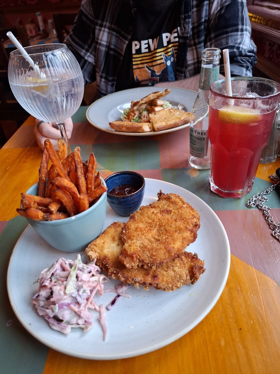 SakuraYueKo's tweet image. We went out for a nice meal today, as it's Alex's birthday tomorrow! 🥰
#birthdayboy #coupleselfie #mealout