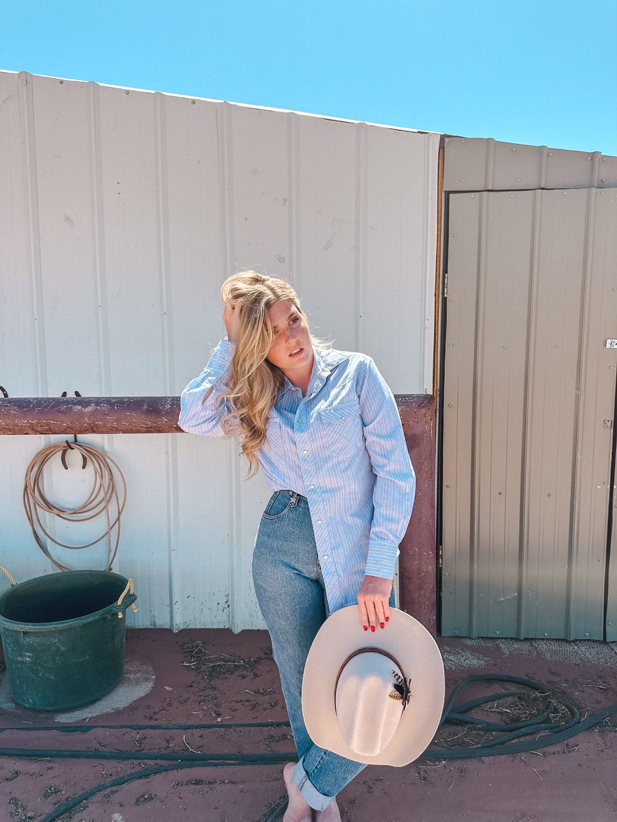 cigoode's tweet photo. allow me to ✨reintroduce myself✨ (cause we dk who tweeted the previous 30k+ tweets 😭😂) I got married back in 2021, I love all things vintage &amp; orange flavored, I live in Utah still, I am expecting my first baby (a boy) this spring, and I am way more active on IG (@cigoode) https://t.co/JbEiKQqXVW