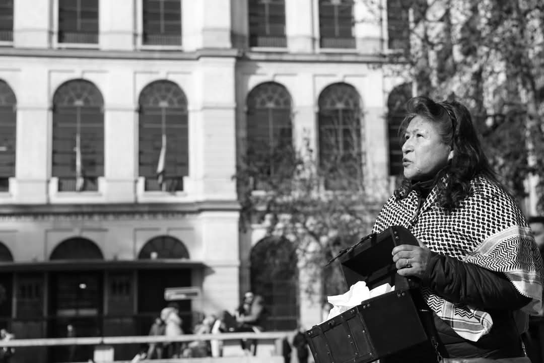 Hoy seguimos gritando el dolor d todo un pueblo
 al q las bombas desde Israel y sus cómplices los EE.UU Europa y nuestro gobierno,han seguido violando los derechos humanos bombardeando hasta acabar con todo, desde aquí nuestra pequeña contribución al grito d Libertad en Palestina