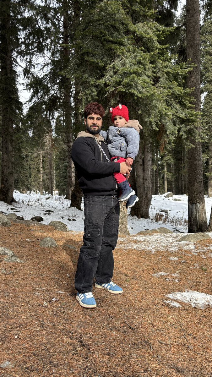 Gaxi313's tweet photo. Daughters are considered a means to Paradise. ❤️
.
.
.
.
.
.
.
.
#doothpathri #kashmir #winter #gulmarg #pahalgam #sonemarg #sonamarg #trending #instagram #reels #viral #explore https://t.co/p1Oj1YqEMb