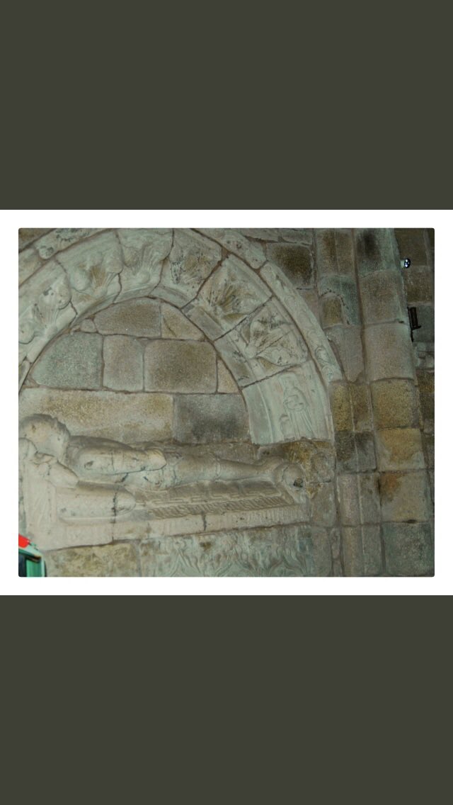 AlonsodeLanzos's tweet image. APUNTES SOBRE LOS CAPITANES IRMANDIÑOS (IV): DIEGO DE LEMOS. Capitán irmandiño en la Tierra de Lemos y Chantada. Pertenecía al linaje de los Lemos (no confundir con los condes de Lemos). Su padre Alonso López de Lemos era un caballero, señor de Sober y Ferreira de Pantón.⬇️