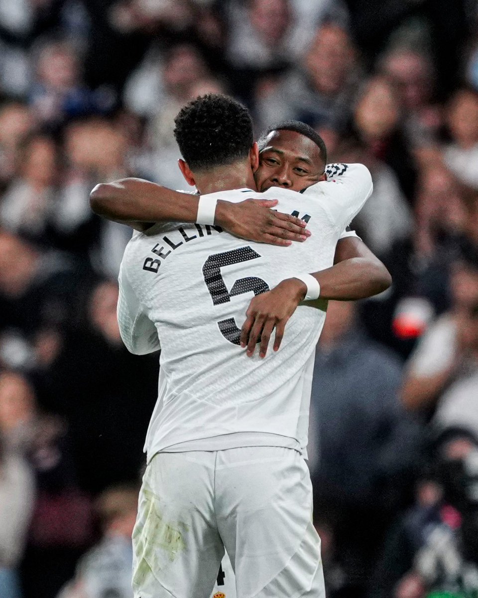 realmadrid's tweet photo. 🤩 @BellinghamJude 
🤩 @David_Alaba 
#RealMadridLasPalmas https://t.co/vWlwmDUerh