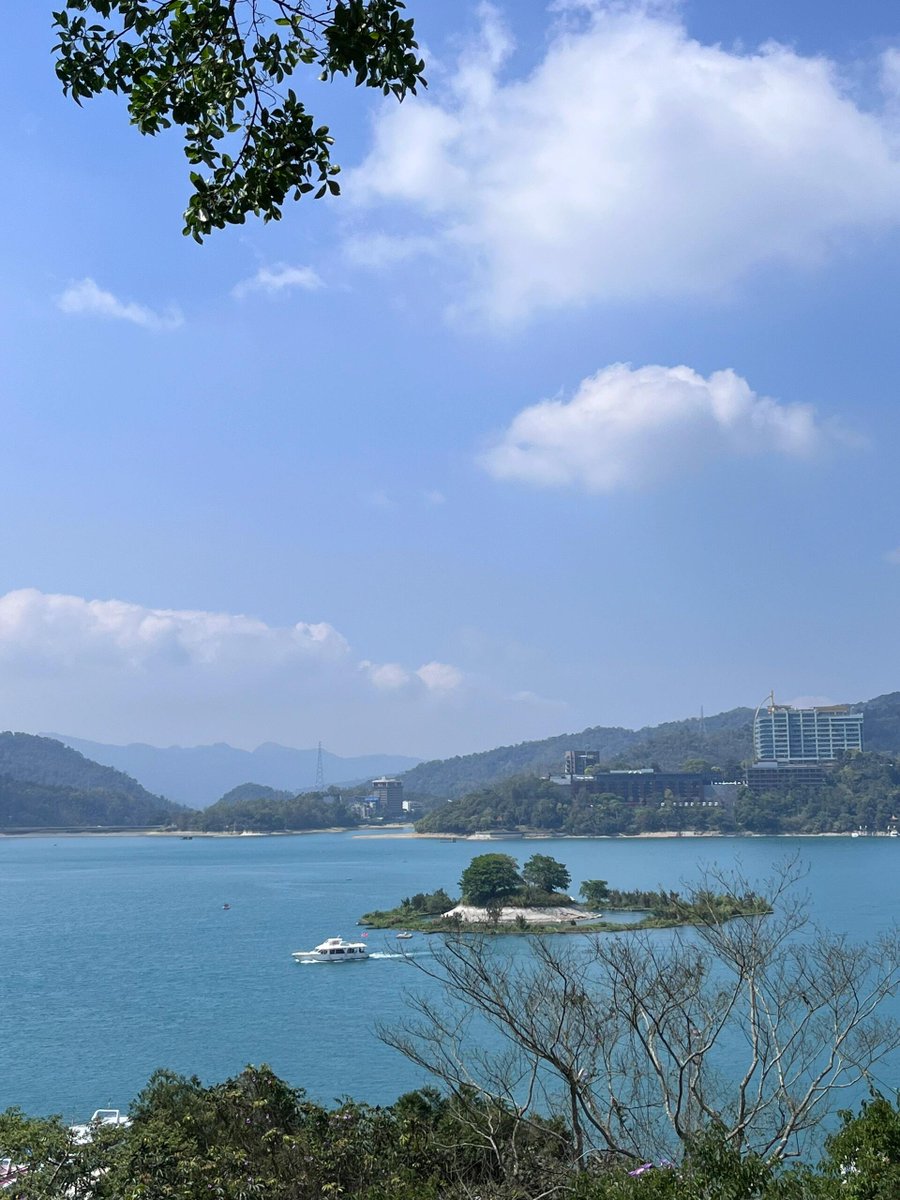 日月潭の素晴らしく美しい景色。✨