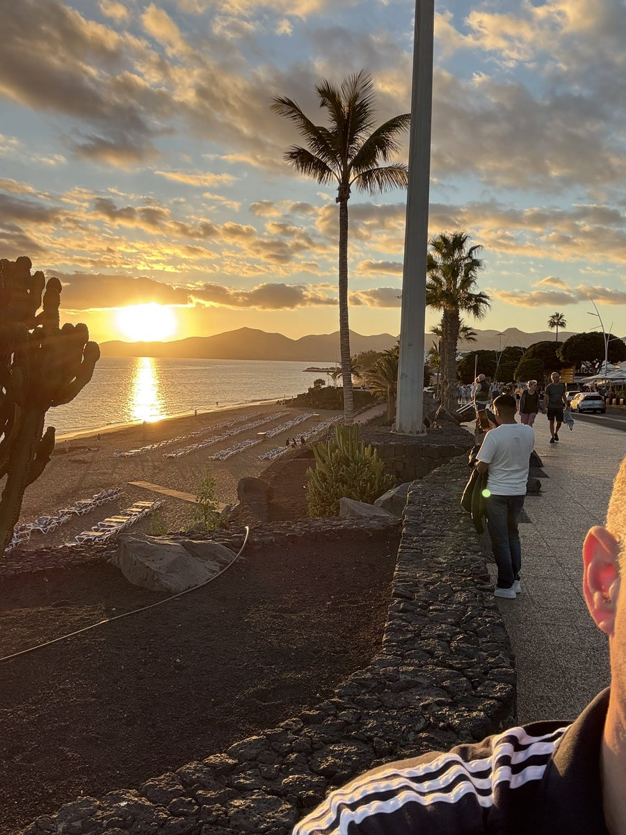 Chicken_7's tweet image. Ops Normal #OpLanzarote