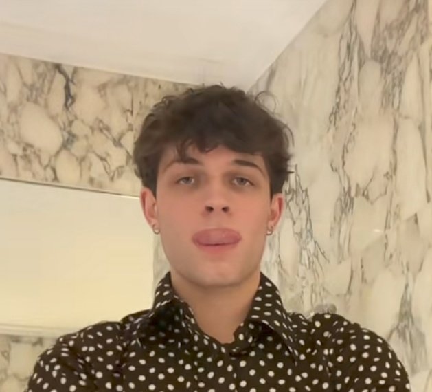 matthewsfist's tweet photo. put your tongues in your mouths thank you https://t.co/5BhJ760yc9