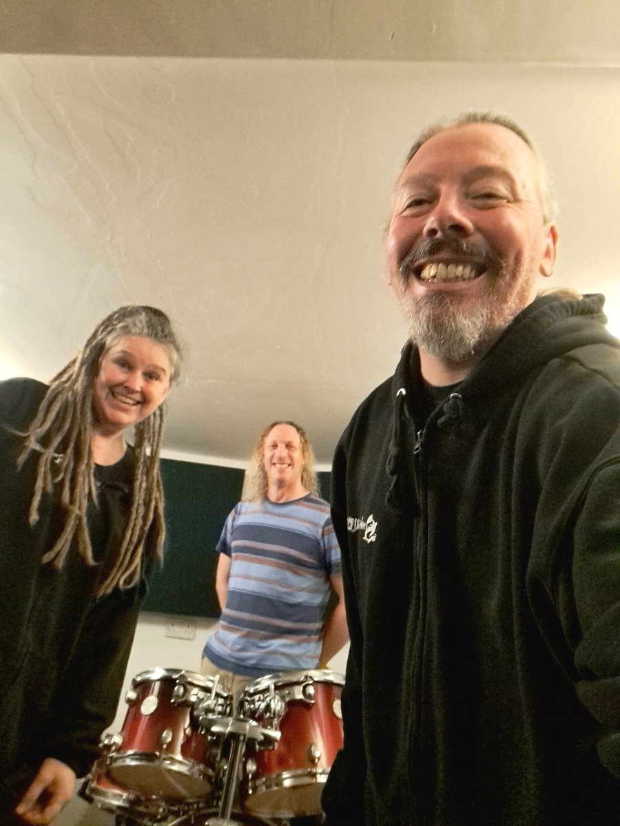 Soulweaverband's tweet image. Awesome rehearsal getting ready for the up &amp;amp; coming gigs, and a new song in the bag! 🤘🤘🤘

#londondrumstickcompany #statusbasses #statusgraphite #fendercustomshopstratocaster