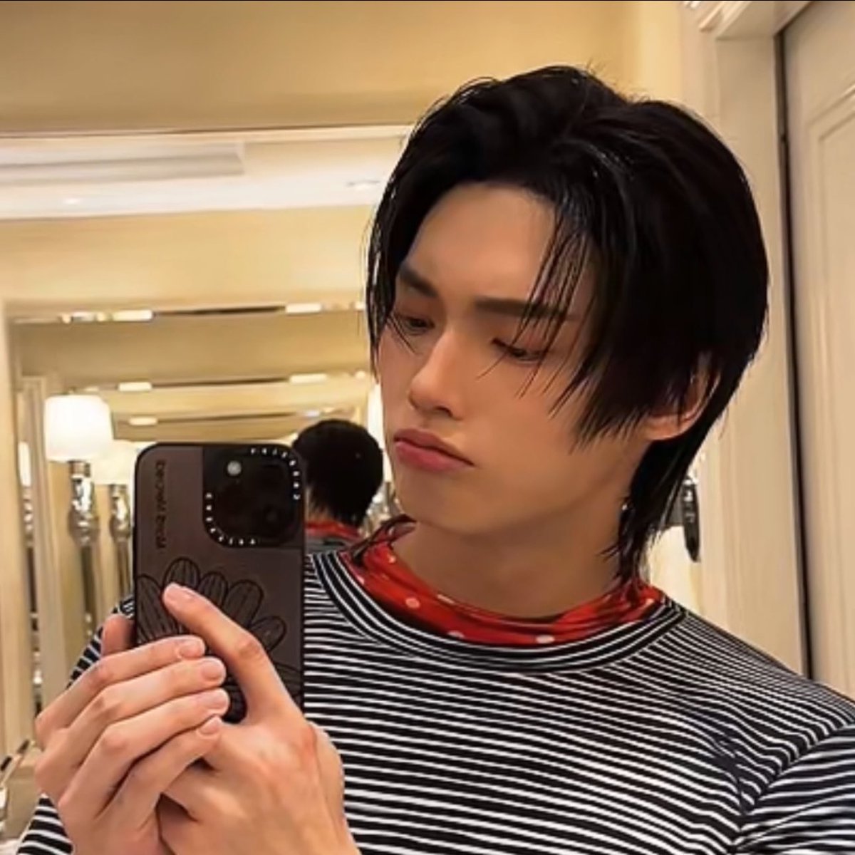 __opywpy__'s tweet photo. cute😂😂😂🤏🏻

WIN SHINING IN PRADAFW25
#PRADAFW25xWin
#PradaFW25
#Prada @prada
#winmetawin https://t.co/oHNBCET6gF