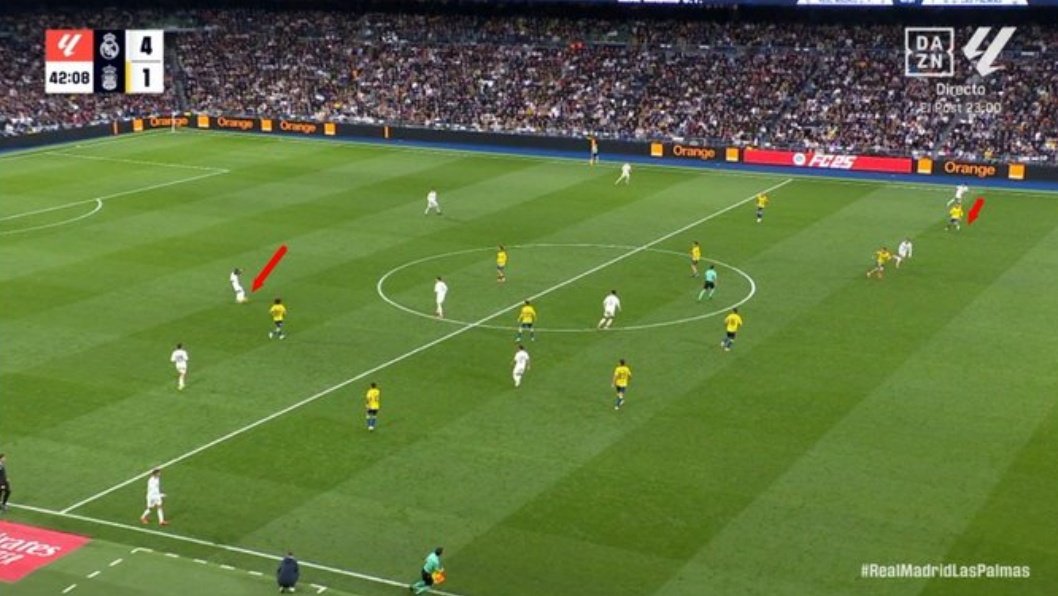 Lavozgalactica's tweet image. 🚨 ÚLTIMA HORA: En el gol anulado a Kylian Mbappé no hay fuera de juego. Han elegido el frame incorrecto para manipularlo y anularlo.

Haz RT para difundirlo al mundo.