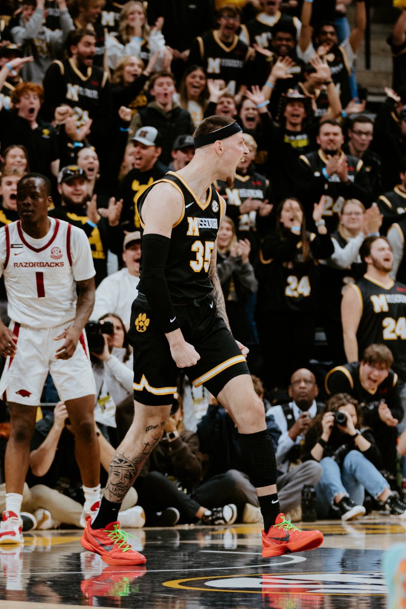 MizzouHoops's tweet photo. It's time ⏲️

𝗥𝗮𝗻𝗸 𝗨𝘀 @AP_Top25 

#MIZ 🐯 https://t.co/1NrbrSoO9w